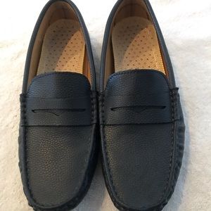 Like new mens black loafers size 12